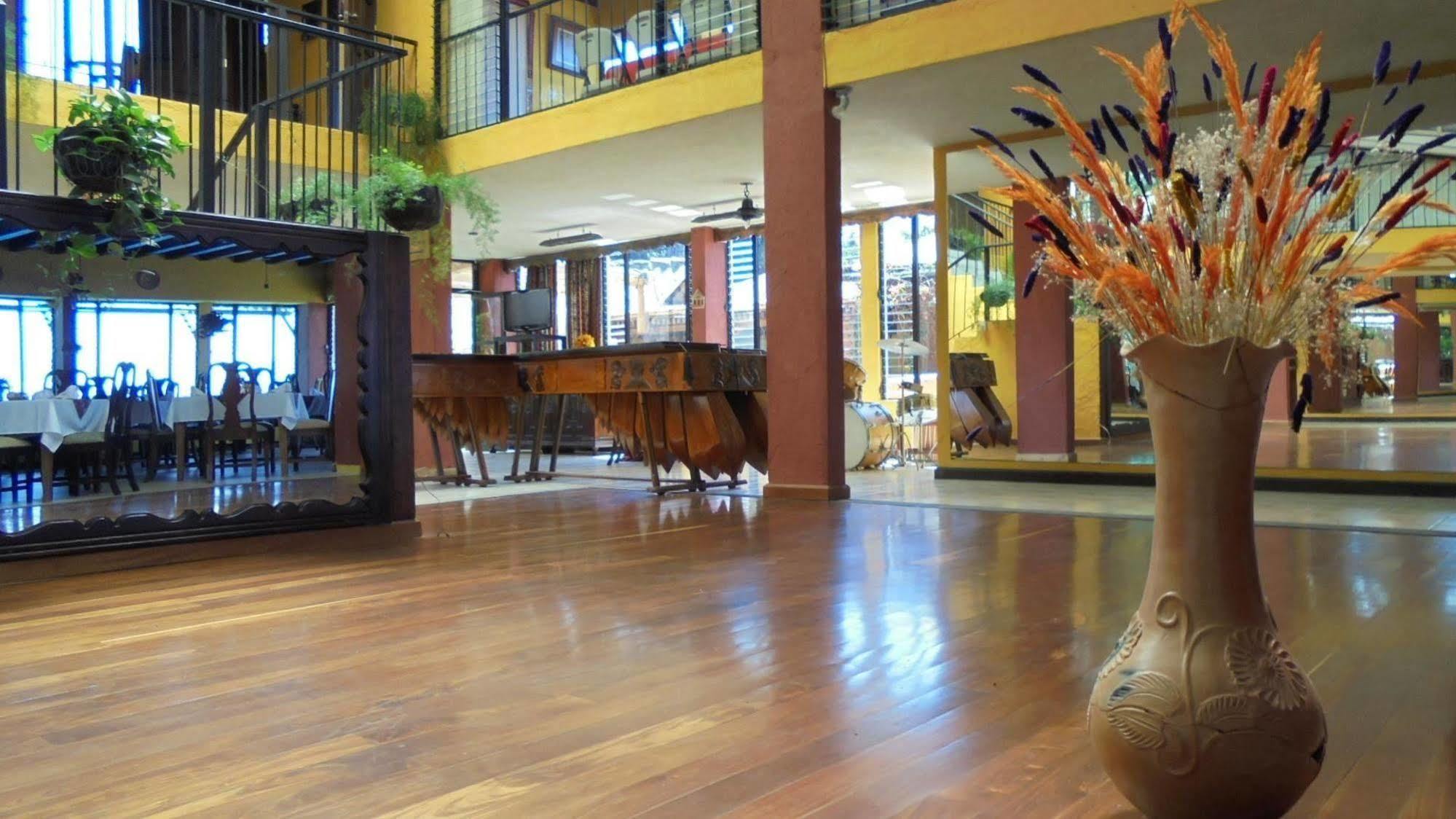 Hotel Posada De Don Rodrigo Panajachel Exteriér fotografie